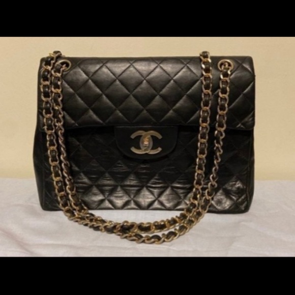 CHANEL Handbags - CHANEL Black Quilted Shoulder Bag with Gold Chain